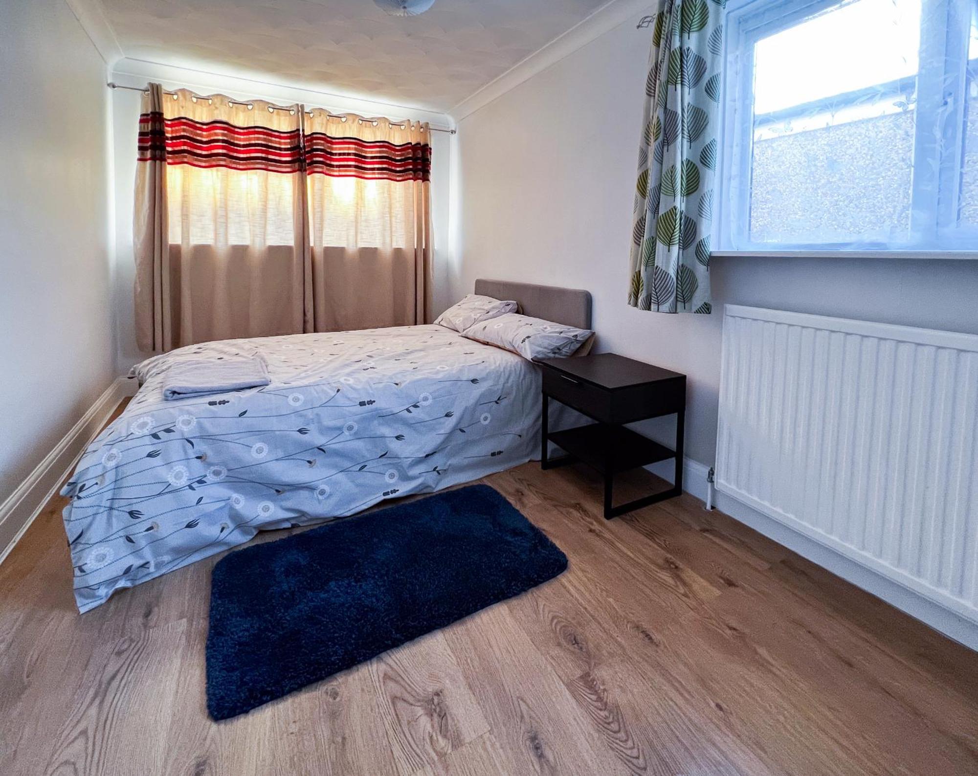 Spacious Retreat - Remote Worker & Family Friendly Portsmouth Extérieur photo